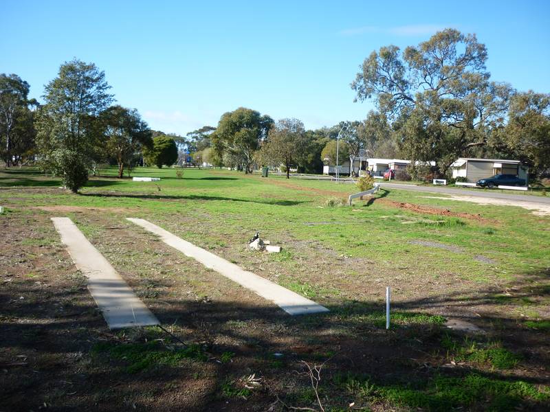 DONALD CARAVAN PARK Picture 3