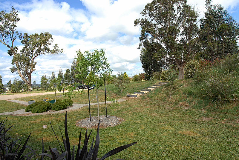 Sensational Views and Lifestyle on Mt Rowan Picture