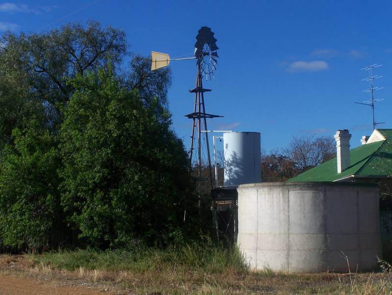 WINDMILL IN THE MIDDLE OF TOWN! Picture 2