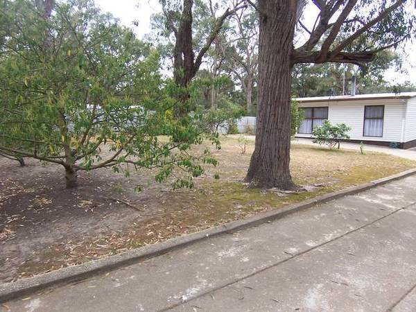 4 ½ ACRES, 2 BEDROOM HOME, MINI LAKE, SET UP FOR GREYHOUNDS, 12 MINUTES OUT Picture 1