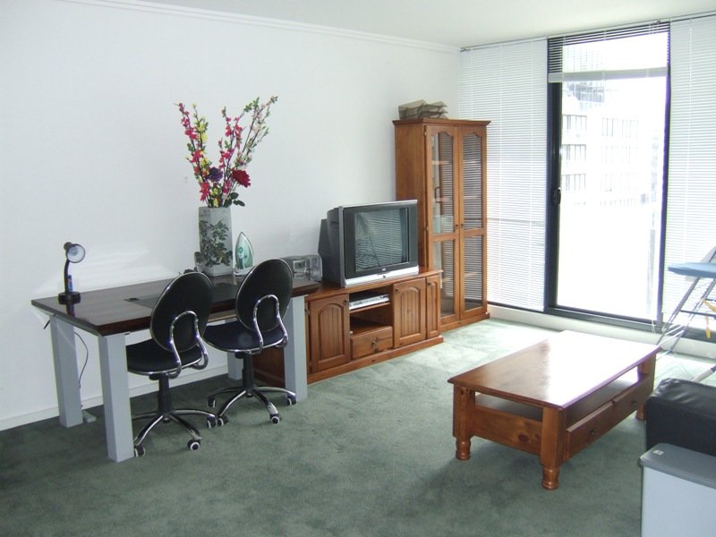 Capri 10th floor FULLY FURNISHED, 38 Bank St: Bright And Cheerful! L/B Picture 1