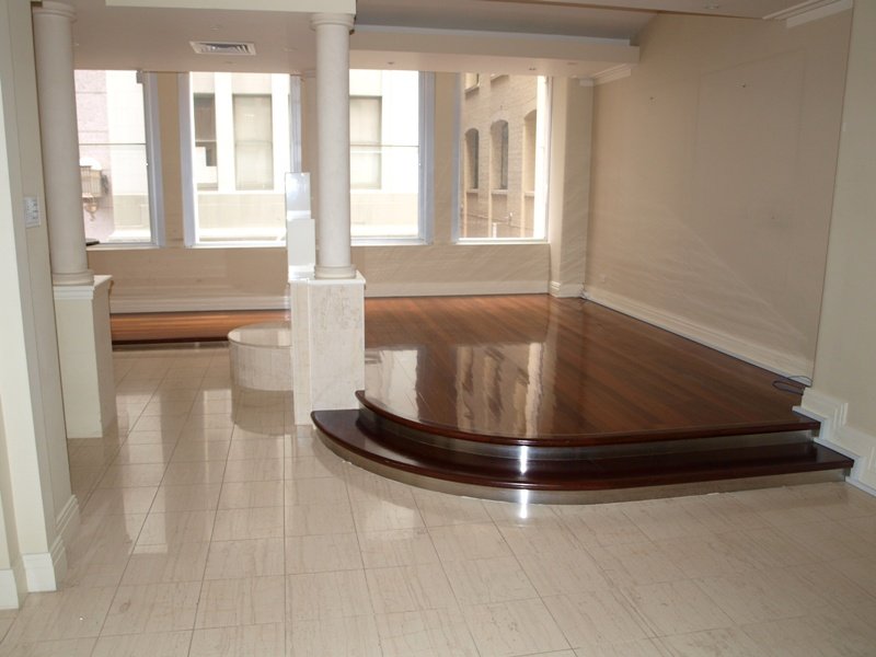 Luxurious Apartment Spans The Entire 1st Floor! Picture 1