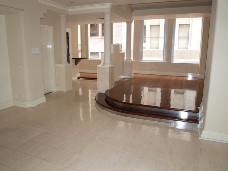 Luxurious Apartment Spans The Entire 1st Floor! Picture 2