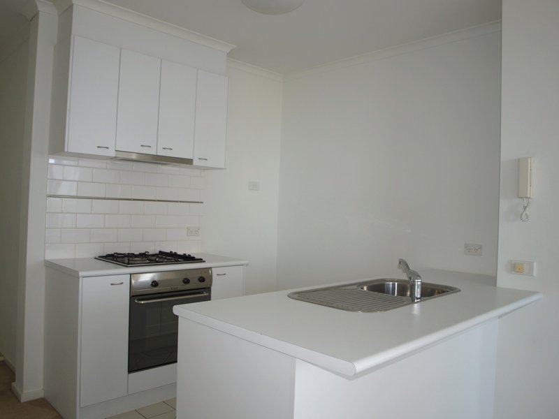 Rivergarden Condos 16th floor, 79 Whiteman St: Terrific Central Location! Picture 1