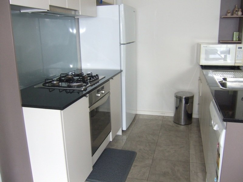 Sentinel 5th floor FULLY FURNISHED, 88 Kavanagh St: Fall In Love! L/B Picture 3