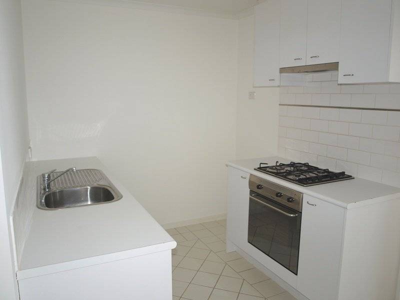 Southbank Condos 14th floor, 88 Southbank Blv: Top Quality, Superb Location! Picture 1