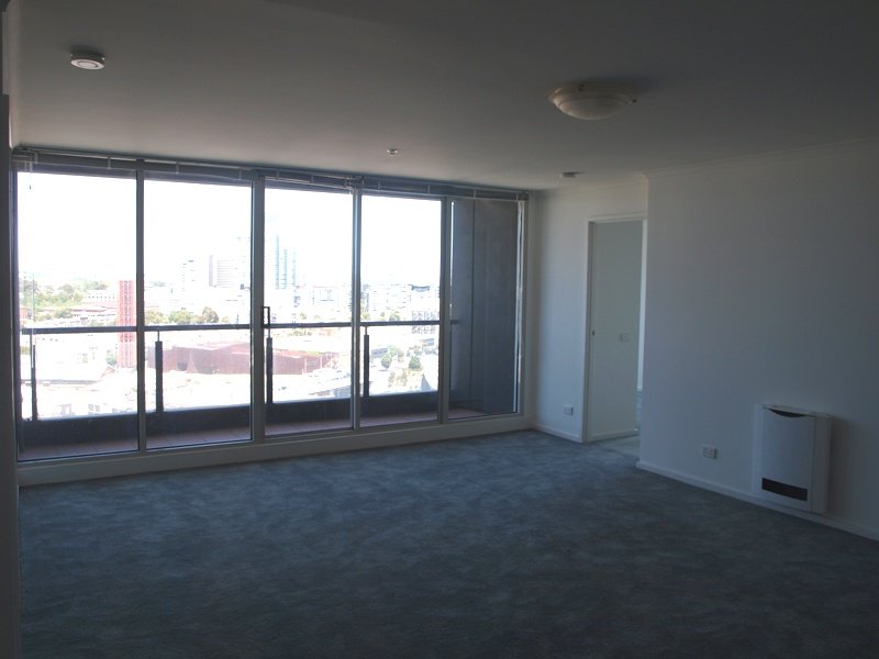 Southbank Condos 19th floor, 88 Southbank Blv: Impressive 3 Bedroom Apartment! Picture 2