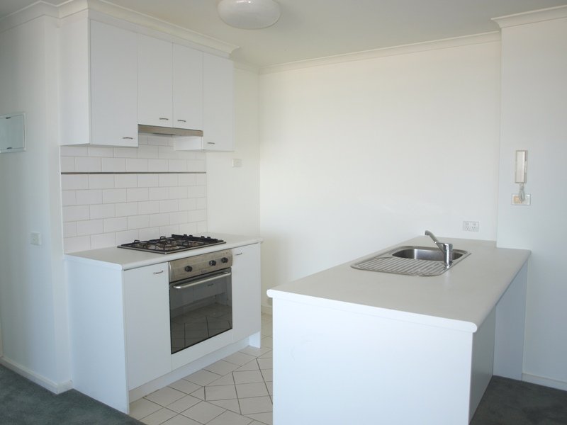 Southbank Condos 19th floor, 88 Southbank Blv: Impressive 3 Bedroom Apartment! Picture 1