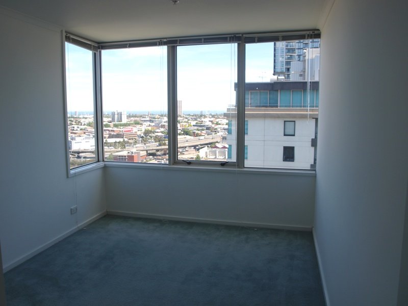 Southbank Condos 19th floor, 88 Southbank Blv: Impressive 3 Bedroom Apartment! Picture 3