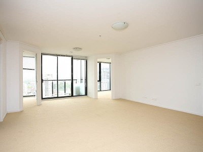 Bright and spacious CBD living Picture