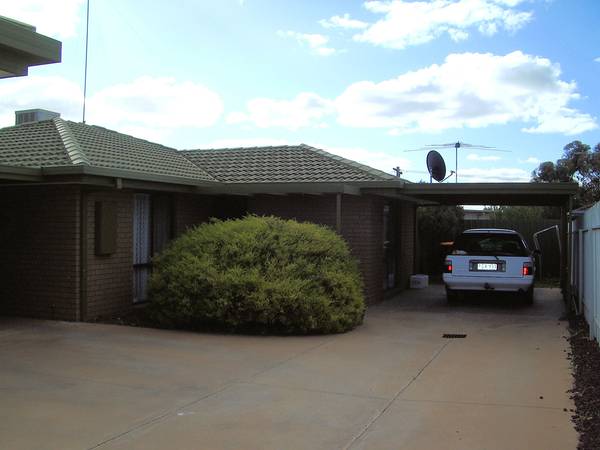 FOUR OUTSTANDING UNITS IN RED CLIFFS Picture 3